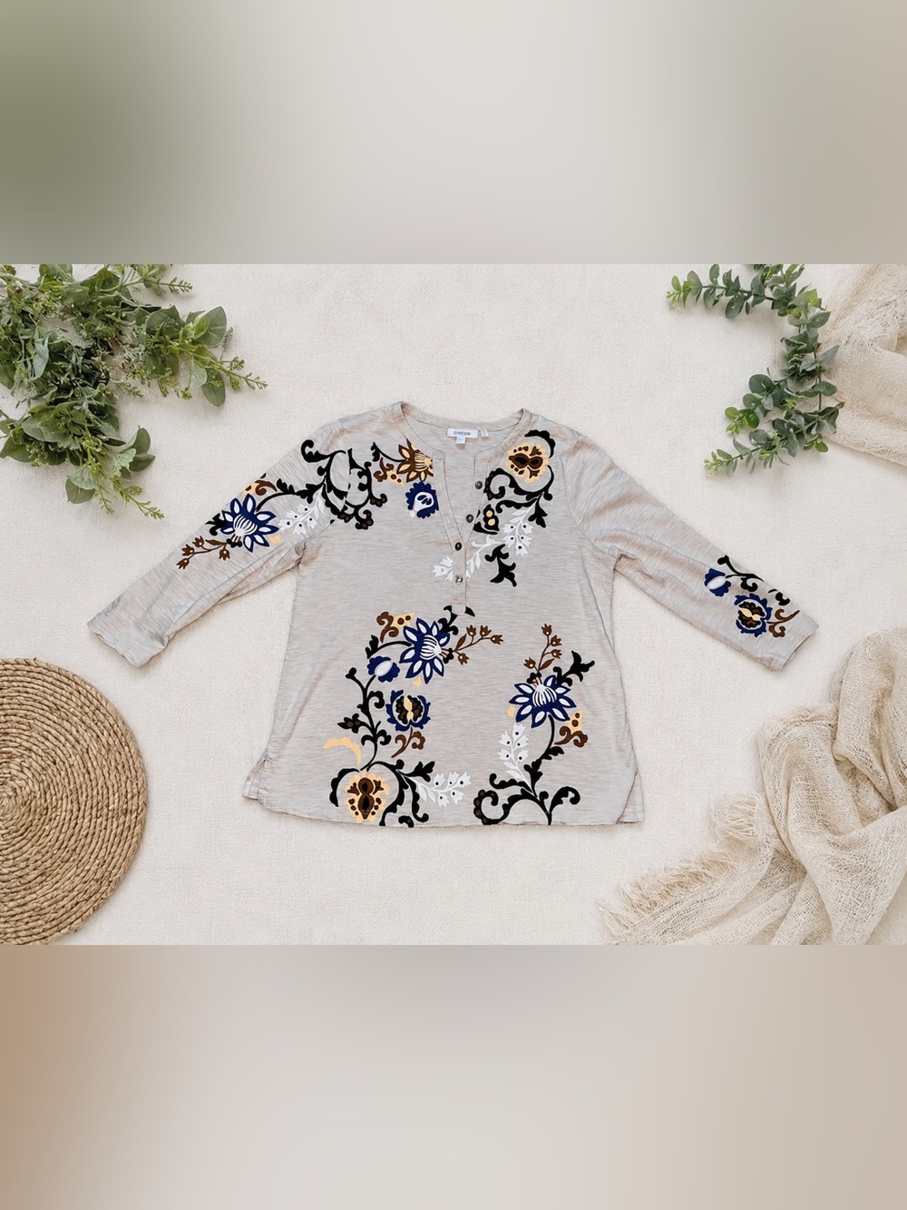 🤎Chico’s Floral Print Henley Top Beige Blue Brown 3/4 Sleeve Size 1 (Medium)🤎